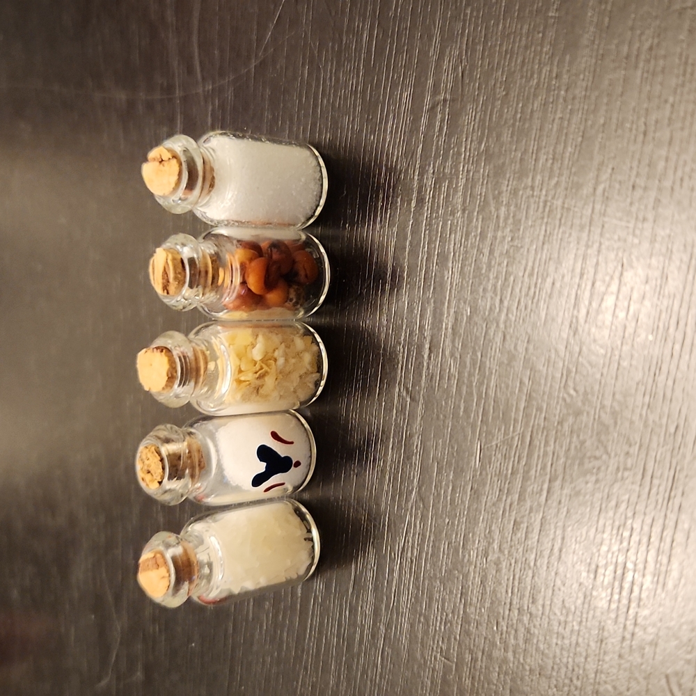 Miniature dollhouse glass jars